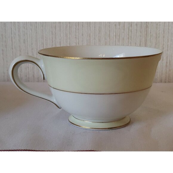 Fuji Teacup and Saucer Rosette Bone China Hand Painted Gold Trim Vintage Japan - Picture 6 of 10